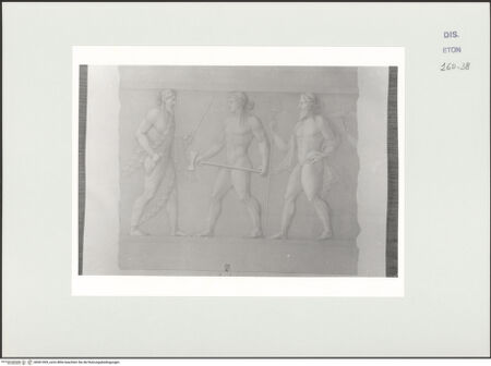 Vorderseite von Courtauld Institute, Conway Library [https://www.deutsche-digitale-bibliothek.de/content/lizenzen/rv-ez/] Serie von Zeichnungen nach einem Puteal mit archaistischem Zwölfgötterzug (Villa Albani, Rom)Jupiter, Vulcan und Neptun - , bh561009_recto. Foto.