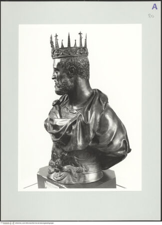 Vorderseite von Kunsthistorisches Institut in Florenz [http://creativecommons.org/licenses/by-nc-sa/4.0/] Büste des Cosimo I. de' Medici mit Krone - Gesamtansicht: Schrägansicht von rechts (während der Ausstellung 2003-2004 im Palazzo Pitti), bh562542_recto. Foto: Sigismondi, Roberto.