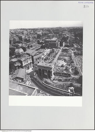 Vorderseite von Bibliotheca Hertziana [https://www.deutsche-digitale-bibliothek.de/content/lizenzen/rv-fz/] Forum Romanum - Gesamtansicht, Aufnahme vom Palazzo Senatorio, bh562927_recto. Foto: D'Onofrio, Cesare.