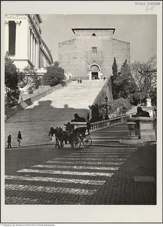 Vorderseite von Bibliotheca Hertziana [https://www.deutsche-digitale-bibliothek.de/content/lizenzen/rv-fz/] Santa Maria in Aracoeli - Fassade und Treppenrampe, bh563046_recto. Foto: D'Onofrio, Cesare.