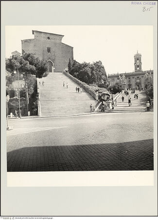 Vorderseite von Bibliotheca Hertziana [https://www.deutsche-digitale-bibliothek.de/content/lizenzen/rv-fz/] Santa Maria in Aracoeli - Fassade, Treppenrampe und Cordonata, bh563049_recto. Foto: D'Onofrio, Cesare.