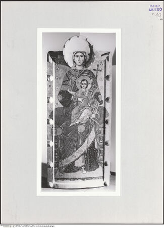 Vorderseite von Sopr. BAS NA [https://www.deutsche-digitale-bibliothek.de/content/lizenzen/rv-ez/] Thronende Madonna ("Santa Maria de Flumine") - Gesamtansicht, bh563571_recto. Foto.
