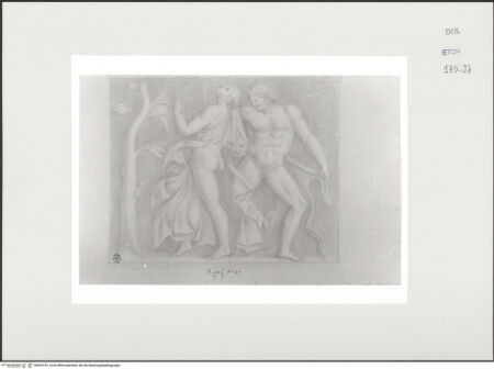 Vorderseite von Courtauld Institute, Conway Library [https://www.deutsche-digitale-bibliothek.de/content/lizenzen/rv-ez/] Serie von Zeichnungen nach einem antiken Sarkophag mit Reliefschmuck (Museo Archeologico Nazionale, Neapel)Herkules (?) und Mänade (Relief der Schmalseite) - , bh563747_recto. Foto.