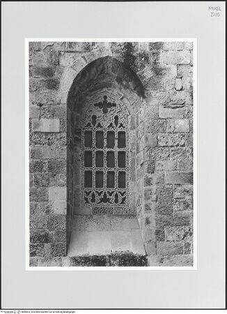 Vorderseite von Sigismondi, Roberto [http://creativecommons.org/licenses/by-nc-sa/4.0/] CattedraleWestfassade - Detail, Fenster, bh564555_recto. Foto: Sigismondi, Roberto.