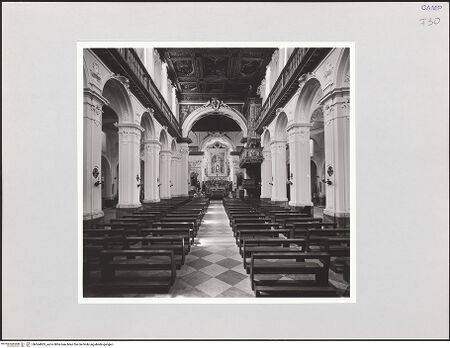 Vorderseite von Sigismondi, Roberto [http://creativecommons.org/licenses/by-nc-sa/4.0/] Collegiata di San Michele Arcangelo - Blick zum Altar, bh564853_recto. Foto: Sigismondi, Roberto.