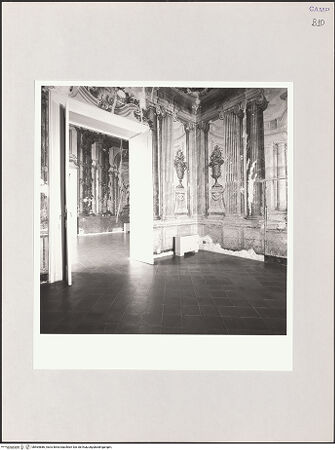 Vorderseite von Sigismondi, Roberto [http://creativecommons.org/licenses/by-nc-sa/4.0/] Villa CampolietoPiano Nobile - Inneres, Teilansicht eines Raumes im Piano Nobile, bh564886_recto. Foto: Sigismondi, Roberto.