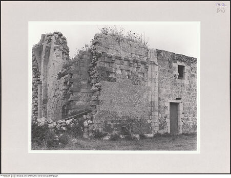 Vorderseite von Sigismondi, Roberto [http://creativecommons.org/licenses/by-nc-sa/4.0/] San Nicola di Casole - Reste der Fassade der Abteikirche, bh564948_recto. Foto: Sigismondi, Roberto.