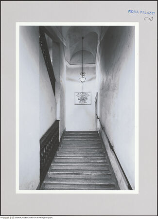 Vorderseite von unbekannt [https://www.deutsche-digitale-bibliothek.de/content/lizenzen/rv-fz/] Palazzo Maccarani-StatiScalone - Blick aufwärts ins Treppenhaus, bh565439_recto. Foto: Malter, Barbara.