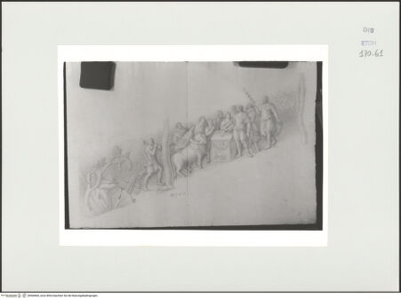 Vorderseite von Courtauld Institute, Conway Library [https://www.deutsche-digitale-bibliothek.de/content/lizenzen/rv-ez/] Serie von Zeichnungen nach einer Triumphsäule mit spiralförmig umlaufendem Fries (Palazzo Colonna, Rom)Opferzug (Teil des Relieffrieses) - , bh566660_recto. Foto.