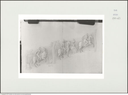 Vorderseite von Courtauld Institute, Conway Library [https://www.deutsche-digitale-bibliothek.de/content/lizenzen/rv-ez/] Serie von Zeichnungen nach einer Triumphsäule mit spiralförmig umlaufendem Fries (Palazzo Colonna, Rom)Drei berittene Krieger (Teil des Relieffrieses) - , bh566662_recto. Foto.