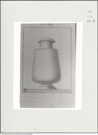 Vorderseite von Courtauld Institute, Conway Library [https://www.deutsche-digitale-bibliothek.de/content/lizenzen/rv-ez/] Urne (Palazzo Chigi, Rom) - , bh566684_recto. Foto.