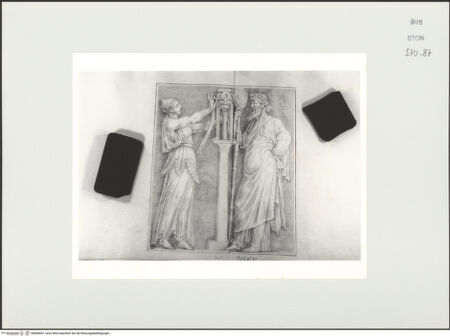 Vorderseite von Courtauld Institute, Conway Library [https://www.deutsche-digitale-bibliothek.de/content/lizenzen/rv-ez/] Serie von Zeichnungen nach einer antiken dreiseitigen Basis mit Reliefschmuck (Albertinum, Dresden)Reliefplatte mit männlicher und weiblicher Gottheit - , bh566687_recto. Foto.