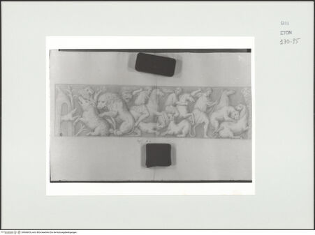 Vorderseite von Courtauld Institute, Conway Library [https://www.deutsche-digitale-bibliothek.de/content/lizenzen/rv-ez/] Jagdszene (Sarkophagrelief, Palazzo Della Valle, Rom) - , bh566693_recto. Foto.