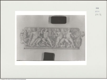 Vorderseite von Courtauld Institute, Conway Library [https://www.deutsche-digitale-bibliothek.de/content/lizenzen/rv-ez/] Putten und Nymphen als Jahreszeiten (Sarkophagrelief, Palazzo Della Valle, Rom) - , bh566694_recto. Foto.