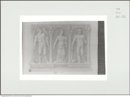Vorderseite von Courtauld Institute, Conway Library [https://www.deutsche-digitale-bibliothek.de/content/lizenzen/rv-ez/] Serie von Zeichnungen nach einem antiken Sarkophag (Museo Torlonia, Rom)Relief der Schmalseite mit Herkules und Omphale - , bh566712_recto. Foto.