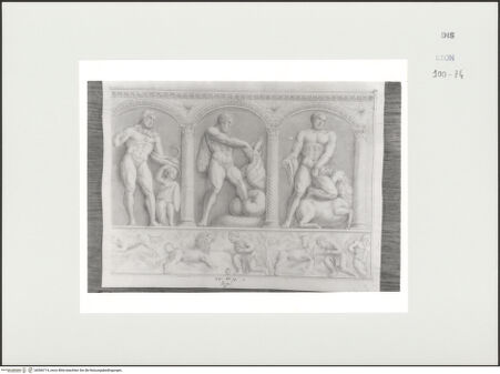 Vorderseite von Courtauld Institute, Conway Library [https://www.deutsche-digitale-bibliothek.de/content/lizenzen/rv-ez/] Zeichnungen nach einem Sarkophagrelief mit fünf Taten des Herkules (Villa Borghese, Rom)Rechter Teil des Reliefs: Herkules und Hippolyte, Herkules tötet den Drachen Ladon, Herkules und Nereus - , bh566714_recto. Foto.