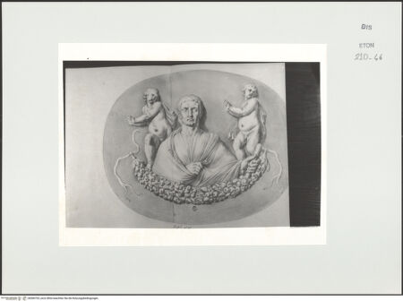 Vorderseite von Courtauld Institute, Conway Library [https://www.deutsche-digitale-bibliothek.de/content/lizenzen/rv-ez/] Brustbild eines Mannes, zwei Putten und Girlande (Relief, Palazzo Mattei, Roma) - , bh566763_recto. Foto.