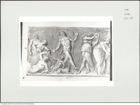 Vorderseite von Courtauld Institute, Conway Library [https://www.deutsche-digitale-bibliothek.de/content/lizenzen/rv-ez/] Serie von Zeichnungen nach einem Sarkophagrelief: Bacchus findet Ariadne auf Naxos (Palazzo Mattei, Rom)Mittlerer Teil des Reliefs mit Ariadne, Mänaden und Satyrn - , bh566775_recto. Foto.