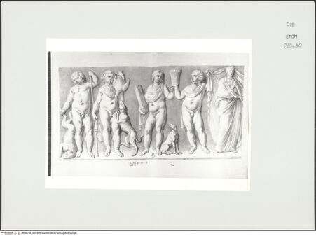 Vorderseite von Courtauld Institute, Conway Library [https://www.deutsche-digitale-bibliothek.de/content/lizenzen/rv-ez/] Zeichnungen nach einem Sarkophagrelief mit männlicher (?) Gewandfigur und acht Putten (Palazzo Mattei, Rom)Stehende Gewandfigur und vier Putten mit Hunden und Jagdtrophäen (linker Teil des Reliefs) - , bh566796_recto. Foto.