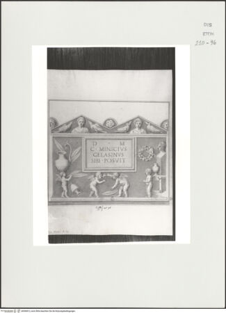 Vorderseite von Courtauld Institute, Conway Library [https://www.deutsche-digitale-bibliothek.de/content/lizenzen/rv-ez/] Grabmal mit Reliefschmuck (Palazzo Mattei, Roma) - , bh566812_recto. Foto.