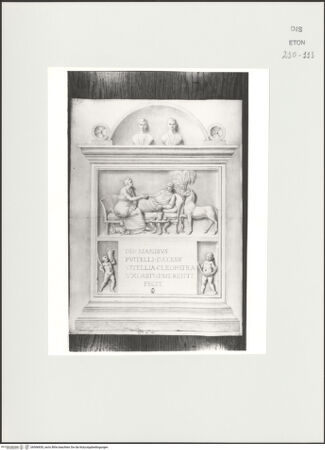 Vorderseite von Courtauld Institute, Conway Library [https://www.deutsche-digitale-bibliothek.de/content/lizenzen/rv-ez/] Zeichnungen nach einem antiken Grabmal (Musei Vaticani, Rom)Frontseite mit Inschrift und Reliefschmuck - , bh566830_recto. Foto.