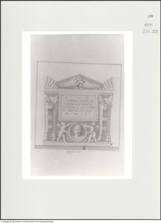 Vorderseite von Courtauld Institute, Conway Library [https://www.deutsche-digitale-bibliothek.de/content/lizenzen/rv-ez/] Grabmal mit Inschriftentafel und Reliefschmuck (Palazzo Mattei, Roma) - , bh566837_recto. Foto.