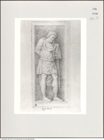 Vorderseite von Courtauld Institute, Conway Library [https://www.deutsche-digitale-bibliothek.de/content/lizenzen/rv-ez/] Stehende männliche Figur mit auf dem Rücken gefesselten Händen (Relief, Villa Medici, Roma) - , bh567739_recto. Foto.