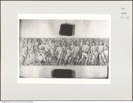 Vorderseite von Courtauld Institute, Conway Library [https://www.deutsche-digitale-bibliothek.de/content/lizenzen/rv-ez/] Zeichnungen nach einem antiken Sarkophagrelief (Villa Medici, Rom)Triumph des Bacchus (linker Teil des Reliefs) - , bh567746_recto. Foto.