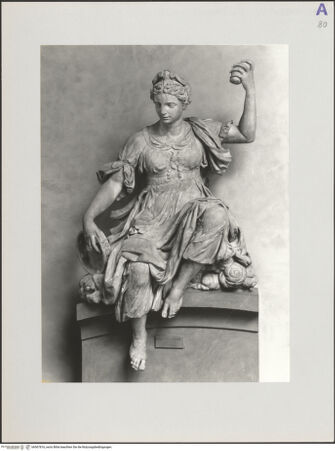 Vorderseite von Hirmer Fotoarchiv [https://www.deutsche-digitale-bibliothek.de/content/lizenzen/rv-ez/] Juno - Frontalansicht, bh567816_recto. Foto.