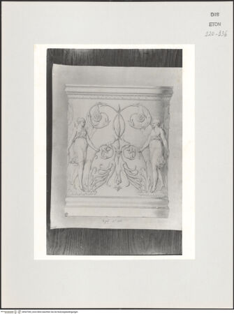 Vorderseite von Courtauld Institute, Conway Library [https://www.deutsche-digitale-bibliothek.de/content/lizenzen/rv-ez/] Runder Sockel mit geflügelten Nymphen und florealen Ornamenten aus der Villa Ludovisi (Palazzo Altemps, Rom) - , bh567945_recto. Foto.