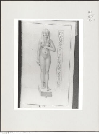 Vorderseite von Courtauld Institute, Conway Library [https://www.deutsche-digitale-bibliothek.de/content/lizenzen/rv-ez/] Porträtstatue einer Ägypterin (Arsinoe Philadelphia) - , bh568008_recto. Foto.