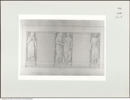 Vorderseite von Courtauld Institute, Conway Library [https://www.deutsche-digitale-bibliothek.de/content/lizenzen/rv-ez/] Dextrarum juctio (Sarkophagrelief, Chiesa di Santa Saba, Rom) - , bh568015_recto. Foto.