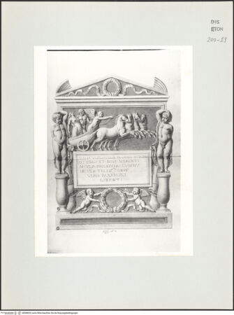 Vorderseite von Courtauld Institute, Conway Library [https://www.deutsche-digitale-bibliothek.de/content/lizenzen/rv-ez/] Grabstele mit Putten, Reliefschmuck und Inschriftentafel (Museo Civico, Perugia) - , bh568025_recto. Foto.