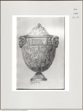 Vorderseite von Courtauld Institute, Conway Library [https://www.deutsche-digitale-bibliothek.de/content/lizenzen/rv-ez/] Urne mit ornamentalem Schmuck (Galleria degli Uffizi, Florenz) - , bh568082_recto. Foto.