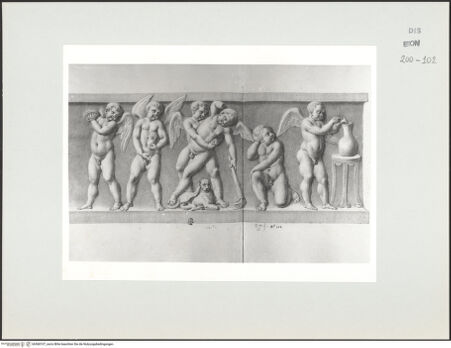 Vorderseite von Courtauld Institute, Conway Library [https://www.deutsche-digitale-bibliothek.de/content/lizenzen/rv-ez/] Zeichnungen nach einem Sarkophagrelief mit Putten (Palazzo Riccardi, Florenz)Rechter Teil des Reliefs - , bh568107_recto. Foto.