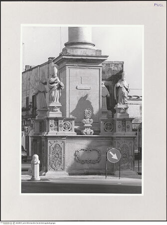 Vorderseite von Sigismondi, Roberto [https://www.deutsche-digitale-bibliothek.de/content/lizenzen/rv-fz/] Mariensäule (Colonna Madonna delle Grazie) - Detail: Sockelzone mit den Heiligen Antonius von Padua, Leonhard, Nikolaus von Bari und Orontius, bh568521_recto. Foto: Sigismondi, Roberto.