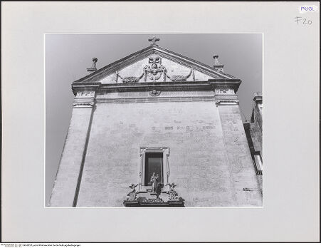 Vorderseite von Sigismondi, Roberto [https://www.deutsche-digitale-bibliothek.de/content/lizenzen/rv-fz/] Chiesa della Madonna delle GrazieSanta Maria delle Grazie - Fassade, Detail: Obergeschoss, bh568529_recto. Foto: Sigismondi, Roberto.