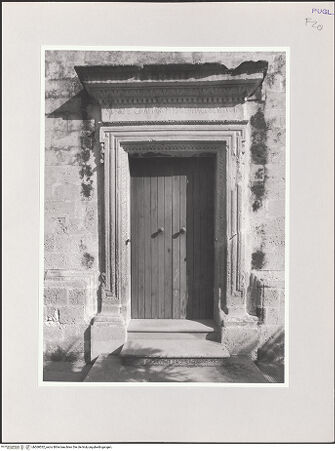 Vorderseite von Sigismondi, Roberto [https://www.deutsche-digitale-bibliothek.de/content/lizenzen/rv-fz/] Chiesa della Madonna delle GrazieSanta Maria delle Grazie - Linke Flanke, Detail: Eingangsportal, bh568532_recto. Foto: Sigismondi, Roberto.