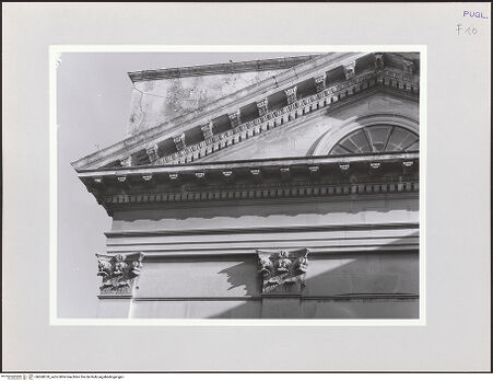 Vorderseite von Sigismondi, Roberto [https://www.deutsche-digitale-bibliothek.de/content/lizenzen/rv-fz/] Cappella delle Suore Vincenziane - Tympanon, Detail, bh568570_recto. Foto: Sigismondi, Roberto.