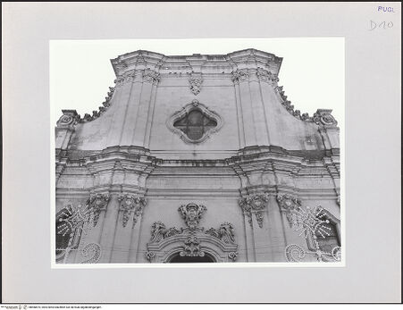 Vorderseite von Sigismondi, Roberto [https://www.deutsche-digitale-bibliothek.de/content/lizenzen/rv-fz/] Chiesa Matrice di San Nicola - Fassade, Detail, bh568575_recto. Foto: Sigismondi, Roberto.