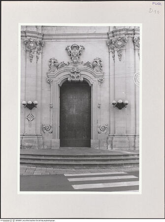 Vorderseite von Sigismondi, Roberto [https://www.deutsche-digitale-bibliothek.de/content/lizenzen/rv-fz/] Chiesa Matrice di San Nicola - Fassade, Detail: Portal, bh568581_recto. Foto: Sigismondi, Roberto.