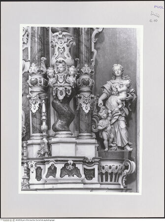 Vorderseite von Sigismondi, Roberto [https://www.deutsche-digitale-bibliothek.de/content/lizenzen/rv-fz/] AltarAltararchitektur mit Tugenden - Detail (rechts): Caritas, bh568590_recto. Foto: Sigismondi, Roberto.