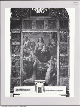 Vorderseite von Pedicini, Luciano [https://www.deutsche-digitale-bibliothek.de/content/lizenzen/rv-ez/] Rosenkranzmadonna mit den heiligen Dominikus, Petrus Martyr, Thomas von Aquin, Katharina von Siena; die fünfzehn Geheimnisse des Rosenkranzes - Gesamtansicht, bh570579_recto. Foto: Pedicini, Luciano.