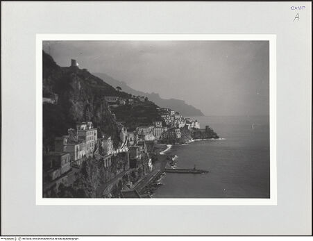 Vorderseite von Bibliotheca Hertziana [https://www.deutsche-digitale-bibliothek.de/content/lizenzen/rv-fz/] Hafen, Blick nach Süden, bh570658_recto. Foto: Schmidt, Hans Werner.