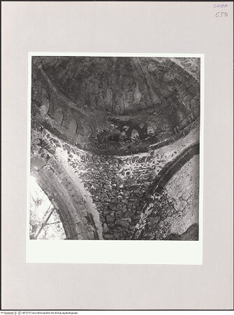 Vorderseite von Bibliotheca Hertziana [https://www.deutsche-digitale-bibliothek.de/content/lizenzen/rv-fz/] Villa RufoloEingangsturm - Blick in die Kuppel des Turmes, bh572167_recto. Foto: Schwarz, Heinrich Mathias.