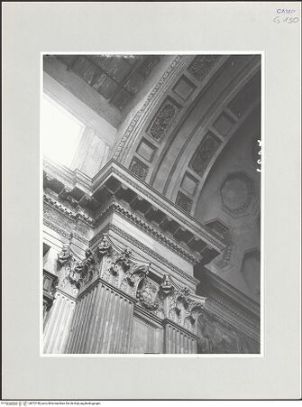 Vorderseite von Sopr. BAS NA [https://www.deutsche-digitale-bibliothek.de/content/lizenzen/rv-ez/] Sant'Anna dei Lombardi - Detail des Triumphbogens und des Tonnengewölbes, bh572180_recto. Foto.