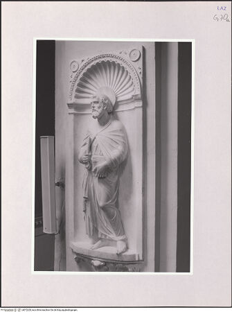 Vorderseite von Bibliotheca Hertziana [http://creativecommons.org/licenses/by-nc-sa/4.0/] Ausstattung der Cappella SimoncelliZwei ApostelfigurenHeiliger Petrus - Schrägansicht von rechts, bh572200_recto. Foto: Sigismondi, Roberto.