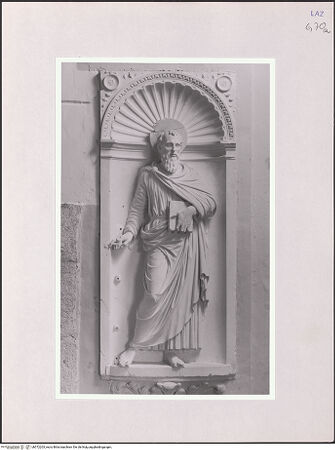 Vorderseite von Bibliotheca Hertziana [http://creativecommons.org/licenses/by-nc-sa/4.0/] Ausstattung der Cappella SimoncelliZwei ApostelfigurenHeiliger Paulus - Gesamtansicht, frontal, bh572203_recto. Foto: Sigismondi, Roberto.