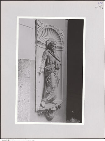 Vorderseite von Bibliotheca Hertziana [http://creativecommons.org/licenses/by-nc-sa/4.0/] Ausstattung der Cappella SimoncelliZwei ApostelfigurenHeiliger Paulus - Schrägansicht von links, bh572205_recto. Foto: Sigismondi, Roberto.