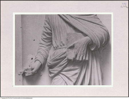 Vorderseite von Bibliotheca Hertziana [http://creativecommons.org/licenses/by-nc-sa/4.0/] Ausstattung der Cappella SimoncelliZwei ApostelfigurenHeiliger Paulus - Detail: Gewanddrapierung und Hände, bh572207_recto. Foto: Sigismondi, Roberto.